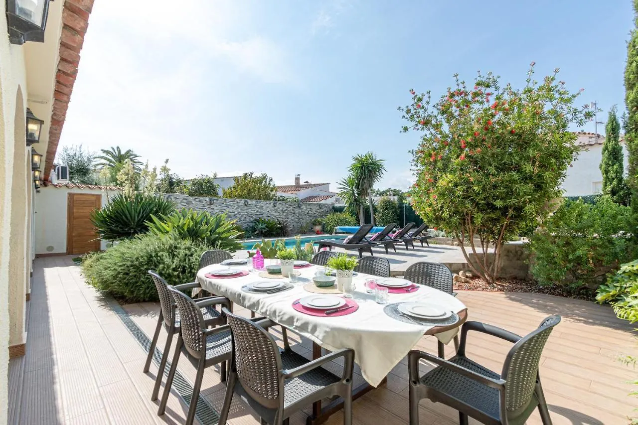 Apart-Rent Villa Alberes Empuriabrava Spain