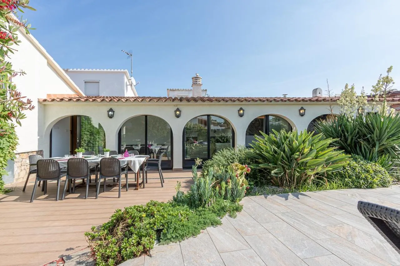 Apart-Rent Villa Alberes Empuriabrava Spain