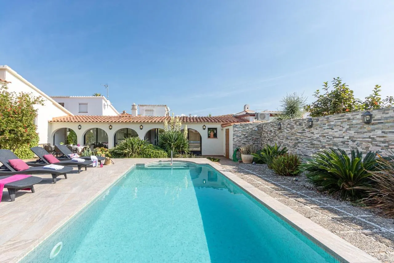 Apart-Rent Villa Alberes Empuriabrava Spain